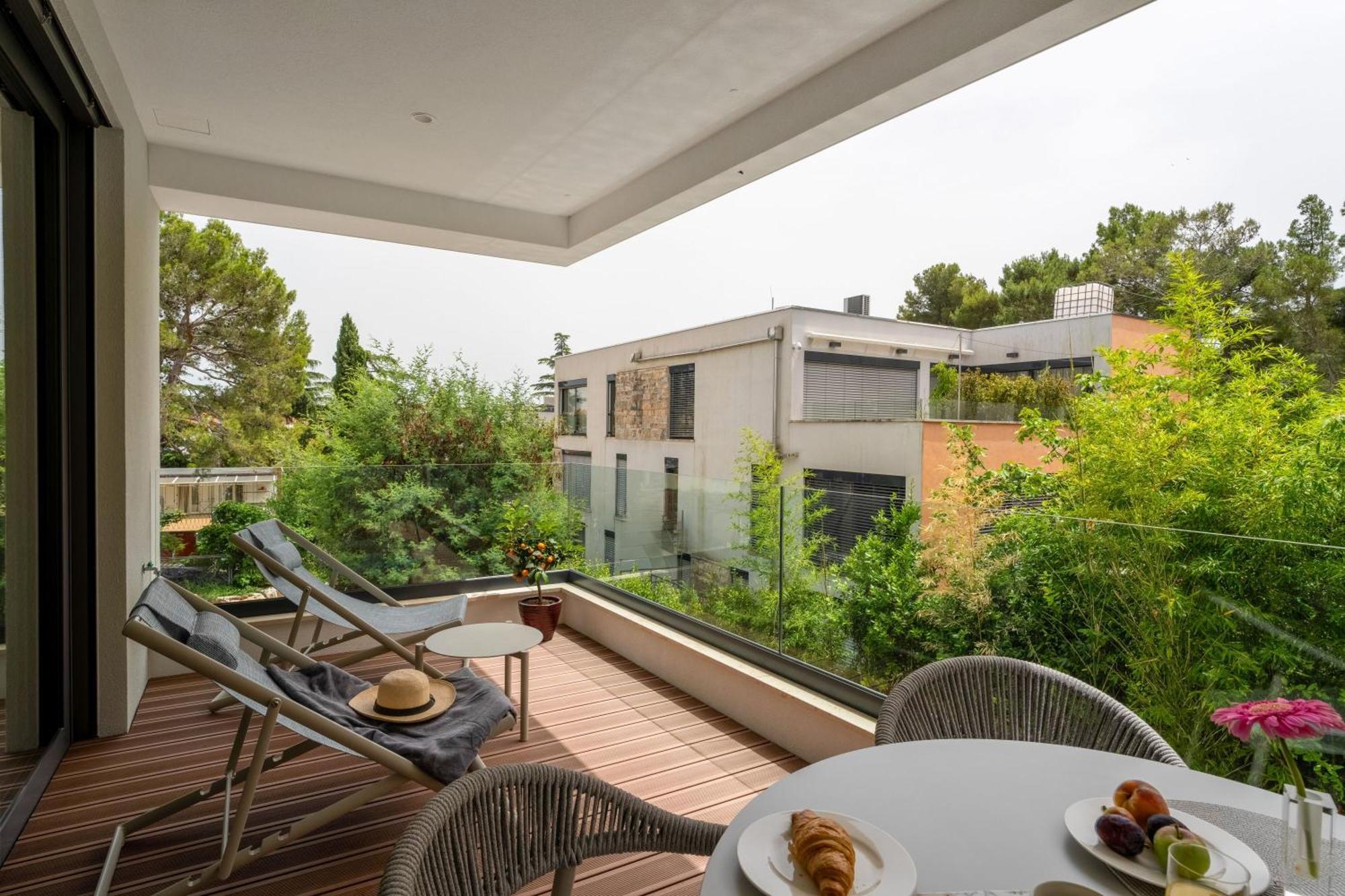 The Q Bliss - Your New 4-star Hideaway With A Garage Apartment
